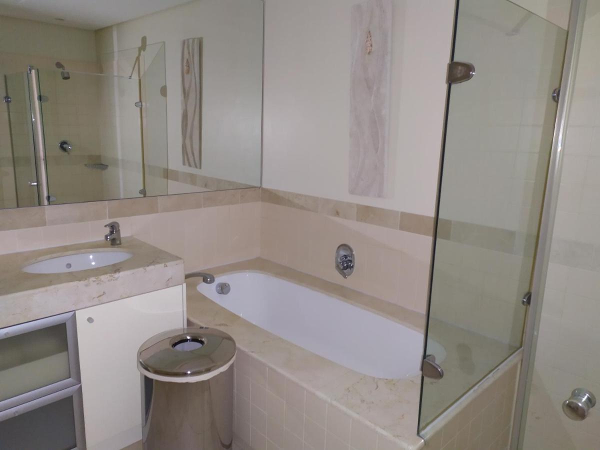 Unique 3 Bedroom In V A Waterfront Apartment