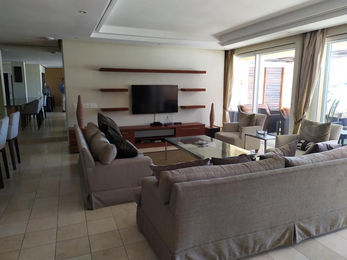 Unique 3 Bedroom In V A Waterfront Apartment *